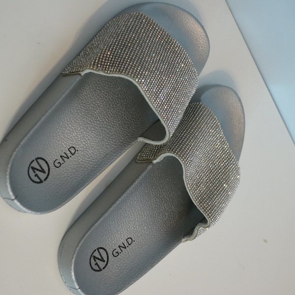 NEW GND Rhinestone Grey Silver Flip Flop Sandals 8 - Picture 2 of 8